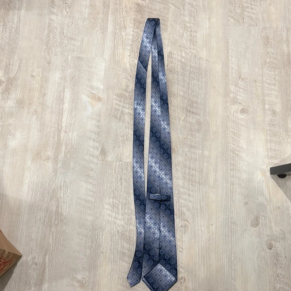 Elegant Blue Patterned Tie